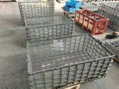 Cast basket with wire mesh made